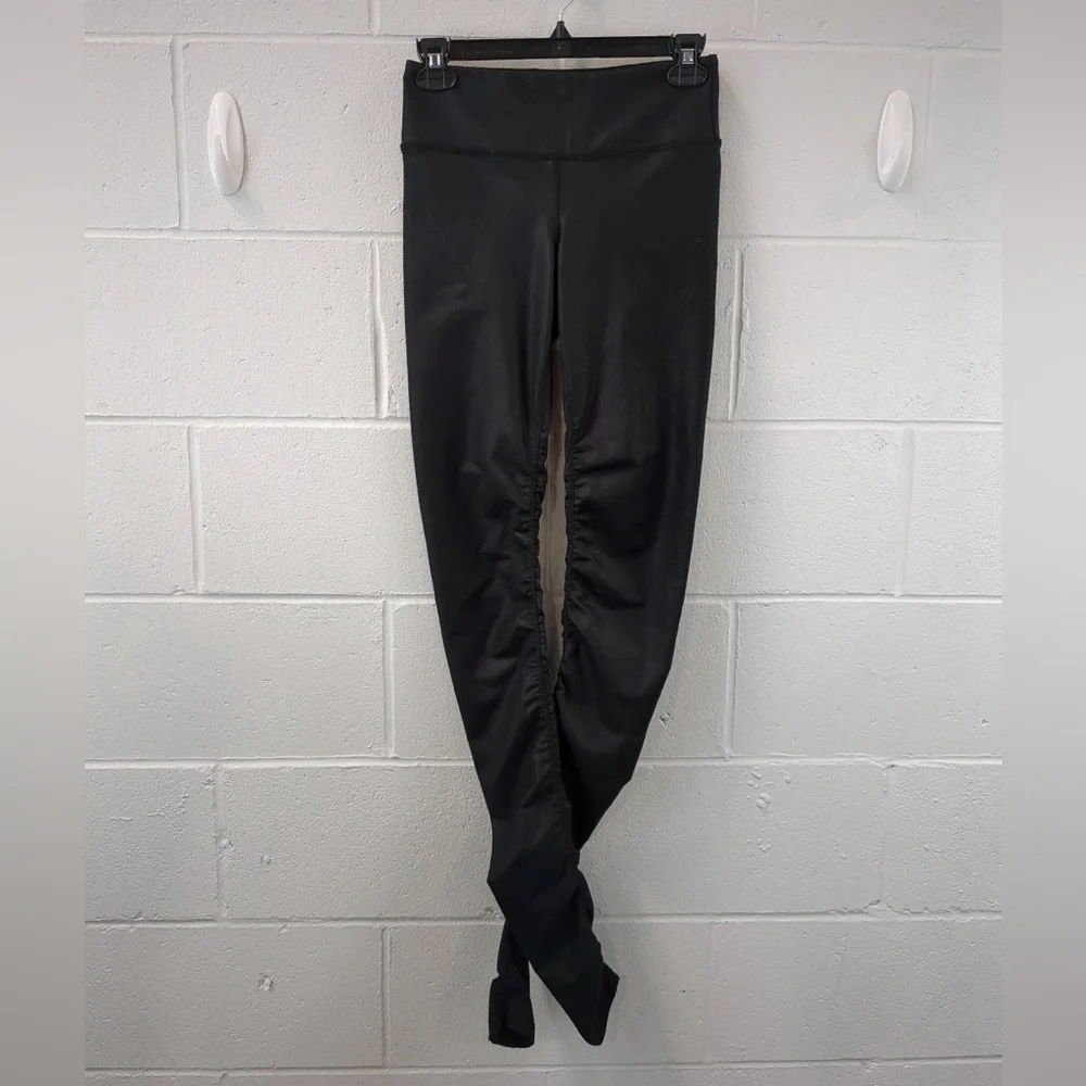 Alo Yoga black scrunch leggings